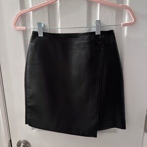 Aritzia Classic Black Leather Skirt, size 00, new without tags